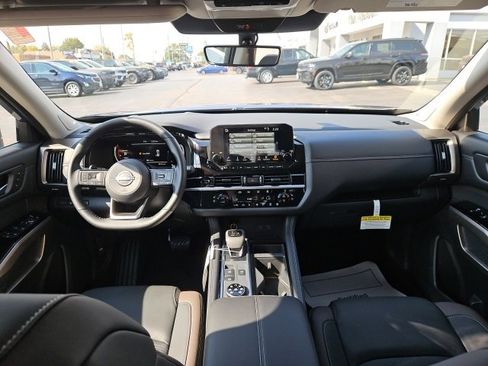 New 2025 Nissan Pathfinder Platinum image 21