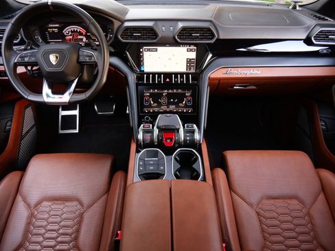 Used 2021 Lamborghini Urus image 7