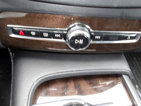 Used 2019 Volvo XC90 T6 Momentum w/ Advanced Package image 23