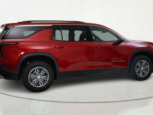 Used 2026 Chevrolet Traverse LT FWD image 4