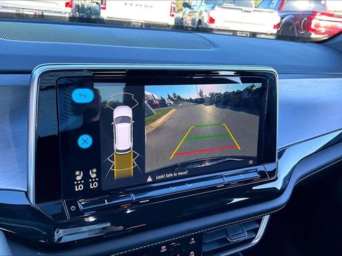 Used 2025 Volkswagen Atlas Cross Sport SE image 27