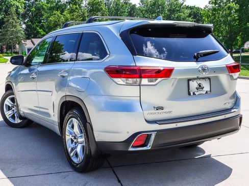 Used 2017 Toyota Highlander Limited AWD/4WD image 20