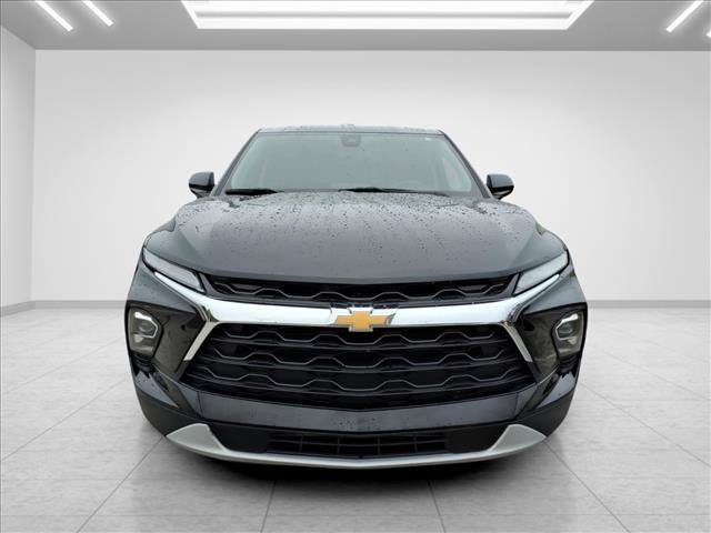 Used 2025 Chevrolet Blazer LT FWD image 3