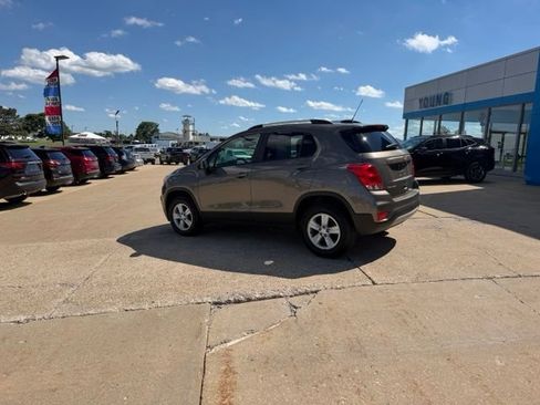 Used 2022 Chevrolet Trax LT w/ LT Convenience Package AWD/4WD image 4