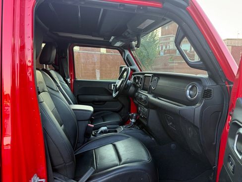 Used 2023 Jeep Wrangler Unlimited Sahara w/ Cold Weather Group image 16