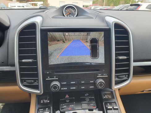 Used 2017 Porsche Cayenne S image 29