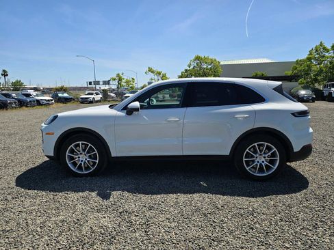 Used 2024 Porsche Cayenne AWD/4WD image 14
