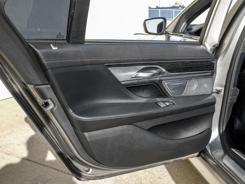 Used 2020 BMW 750i xDrive w/ Executive Package image 42