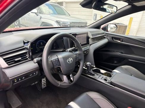 Used 2025 Toyota Camry SE FWD image 10