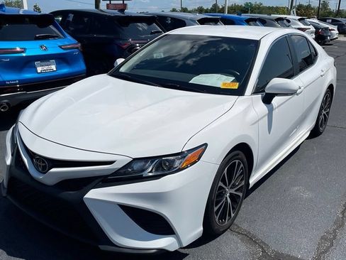 Used 2018 Toyota Camry SE w/ Convenience Package FWD image 1