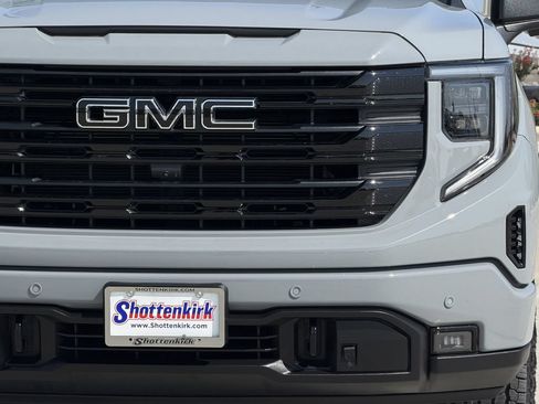 Used 2024 GMC Sierra 1500 Elevation w/ Elevation Premium Package AWD/4WD image 8