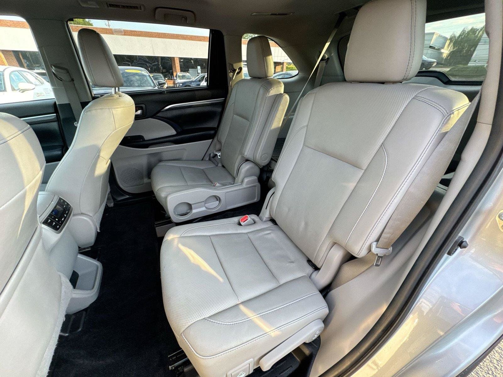 Used 2019 Toyota Highlander Limited Platinum FWD image 15