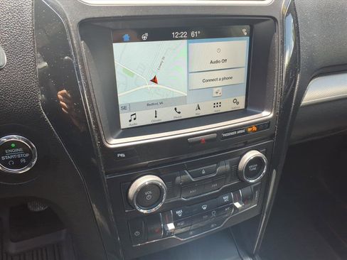 Used 2018 Ford Explorer XLT w/ Equipment Group 202A AWD/4WD image 32