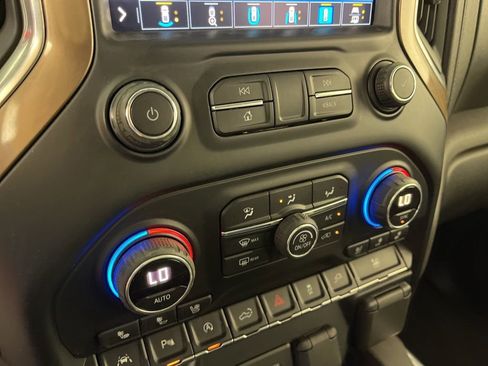 Used 2020 Chevrolet Silverado 1500 High Country w/ Technology Package image 30