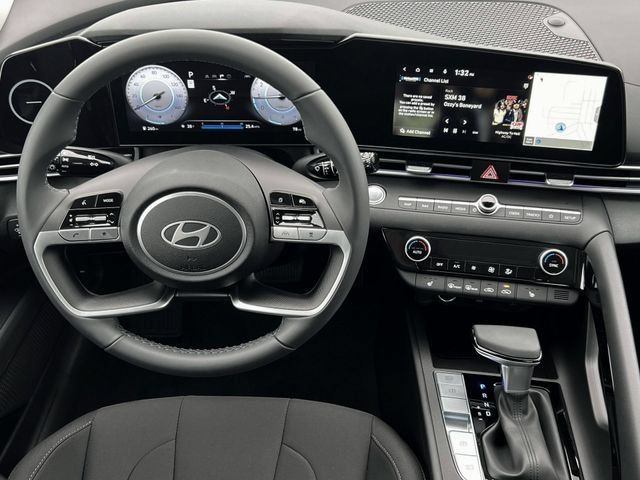 New 2025 Hyundai Elantra SEL FWD image 17