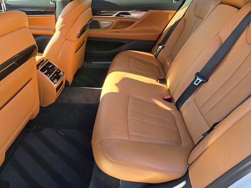 Used 2020 BMW 740i RWD image 12