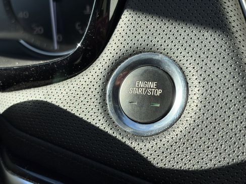 Used 2023 Cadillac XT6 Luxury image 30