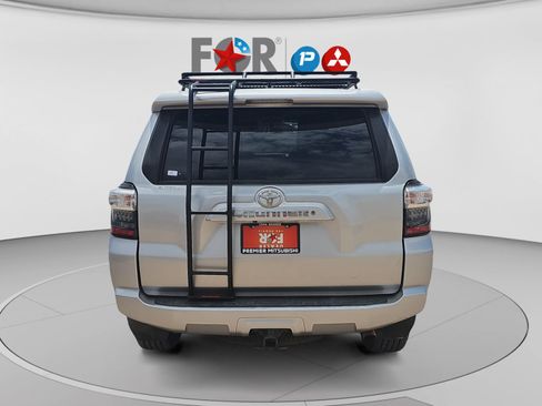 Used 2016 Toyota 4Runner SR5 AWD/4WD image 4
