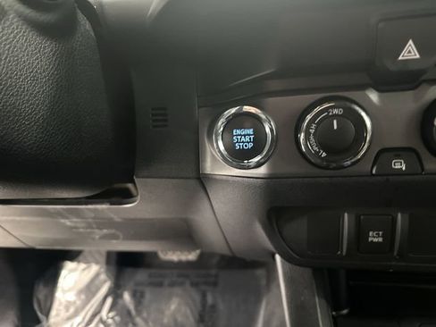 Used 2020 Toyota Tacoma TRD Sport image 18