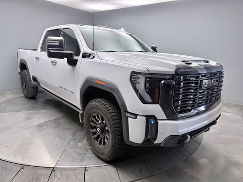Used 2024 GMC Sierra 2500 Denali Ultimate AWD/4WD image 3