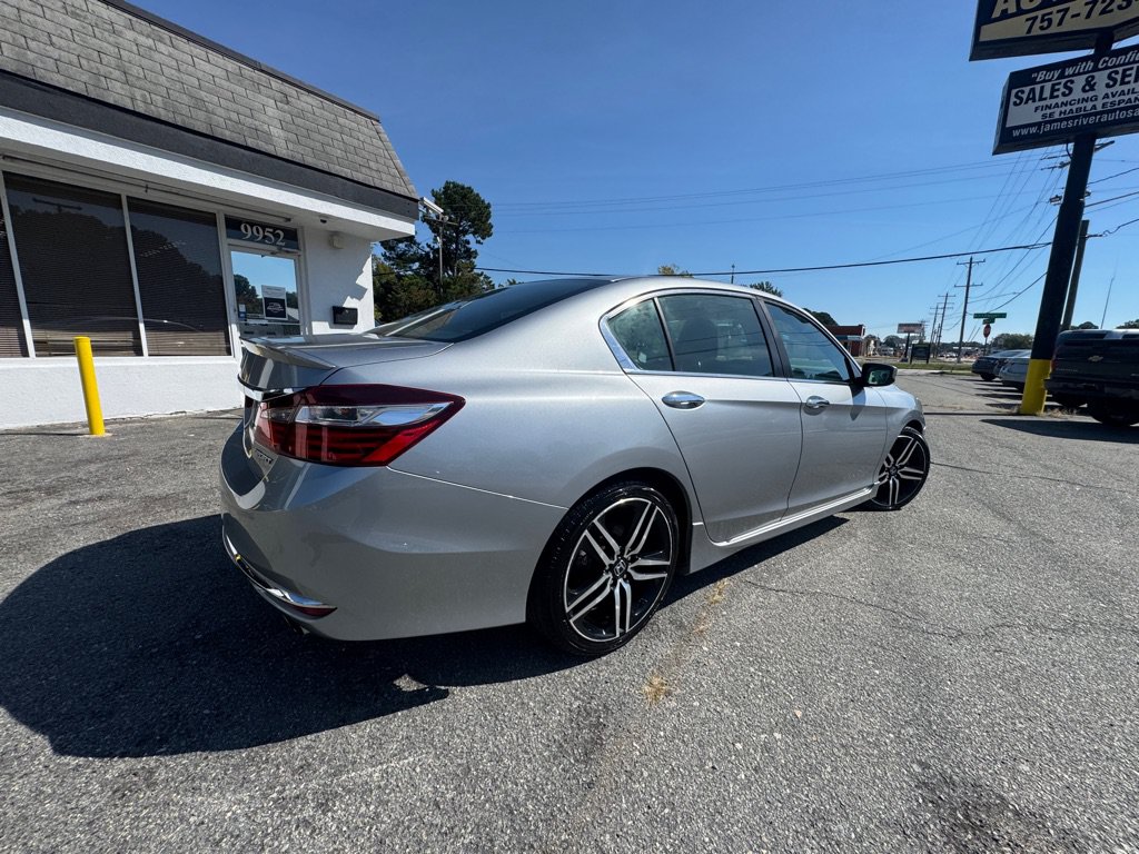 Used 2017 Honda Accord Sport image 5