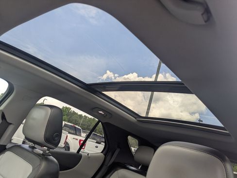Used 2018 Chevrolet Equinox Premier FWD image 26