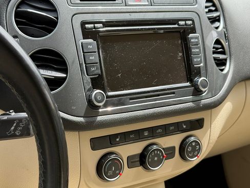 Used 2015 Volkswagen Tiguan SE image 14