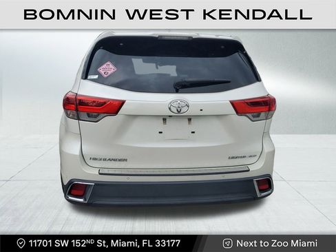 Used 2017 Toyota Highlander Limited image 6