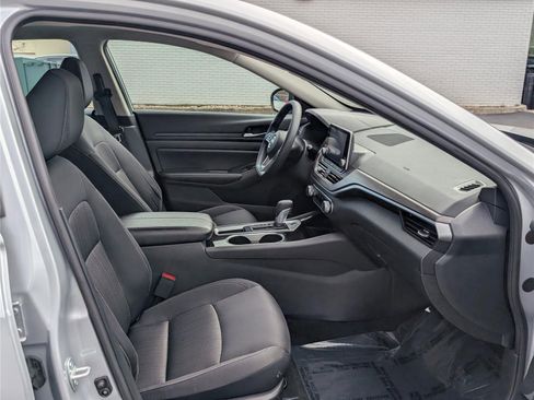 Used 2024 Nissan Altima 2.5 SV image 11