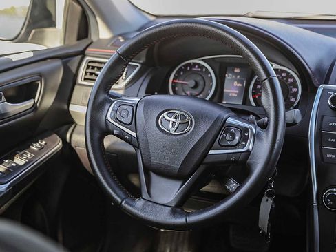 Used 2015 Toyota Camry SE image 15