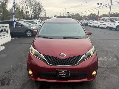 Used 2015 Toyota Sienna SE Premium image 5