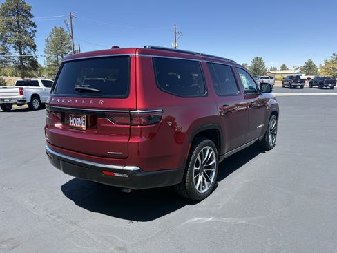 Used 2022 Jeep Wagoneer Series III w/ Premium Group I AWD/4WD image 6