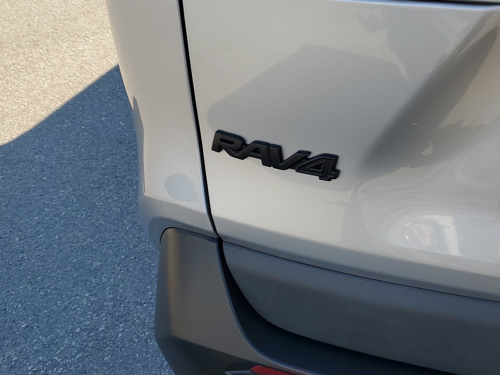 Certified 2024 Toyota RAV4 LE AWD/4WD image 7