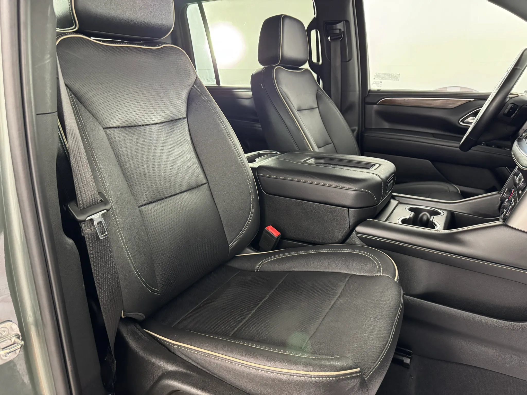 Used 2023 Chevrolet Suburban Premier AWD/4WD image 36
