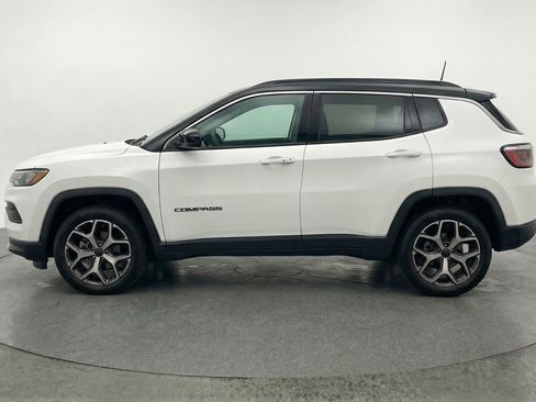 Used 2025 Jeep Compass Limited image 5