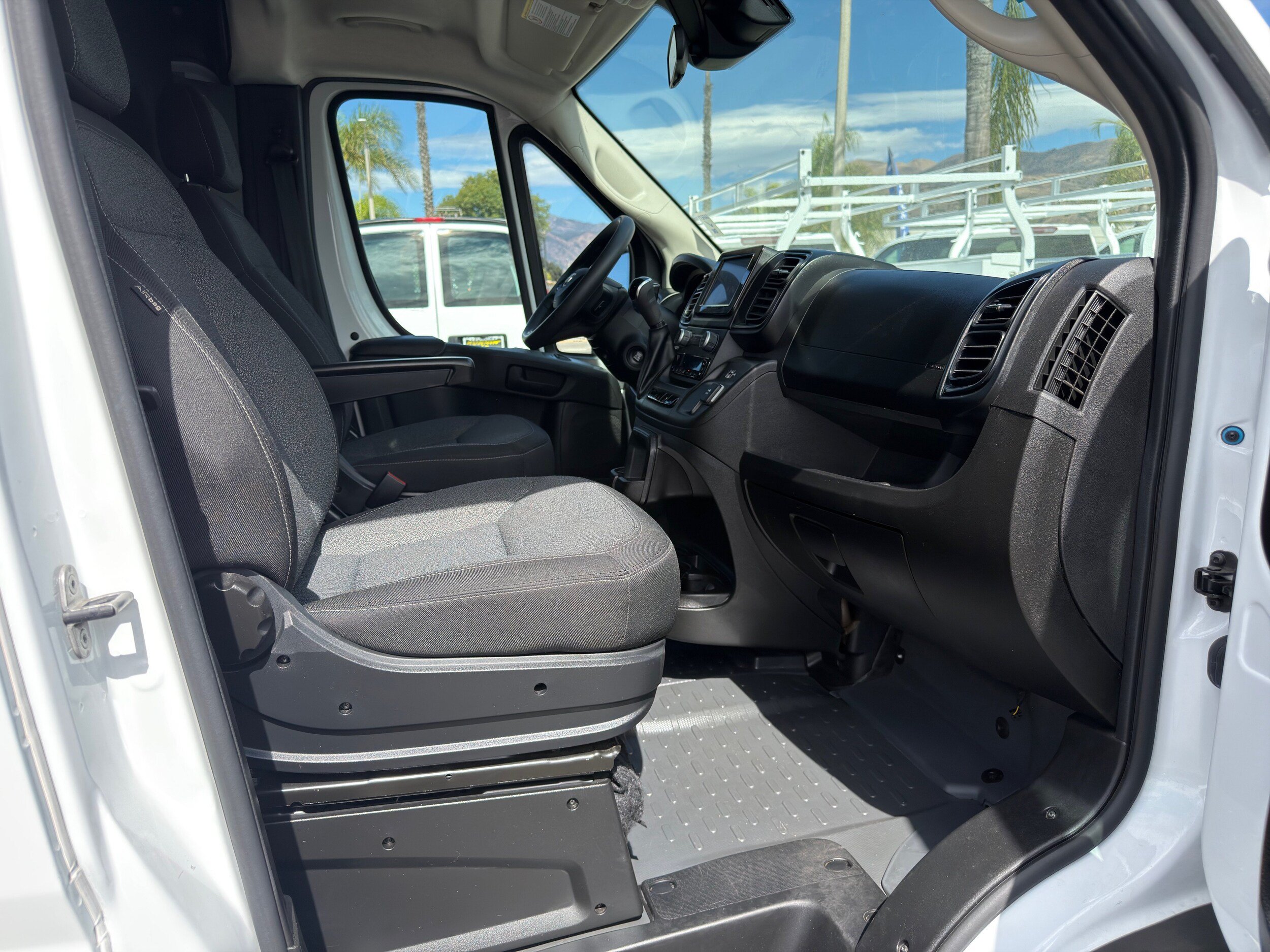Used 2025 RAM ProMaster 2500 w/ U-Haul Equipment Group FWD image 10