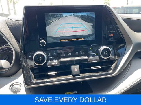 Used 2024 Toyota Highlander XLE FWD image 10