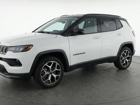 Used 2025 Jeep Compass Limited image 3
