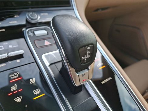 Used 2022 Porsche Panamera 4 image 12