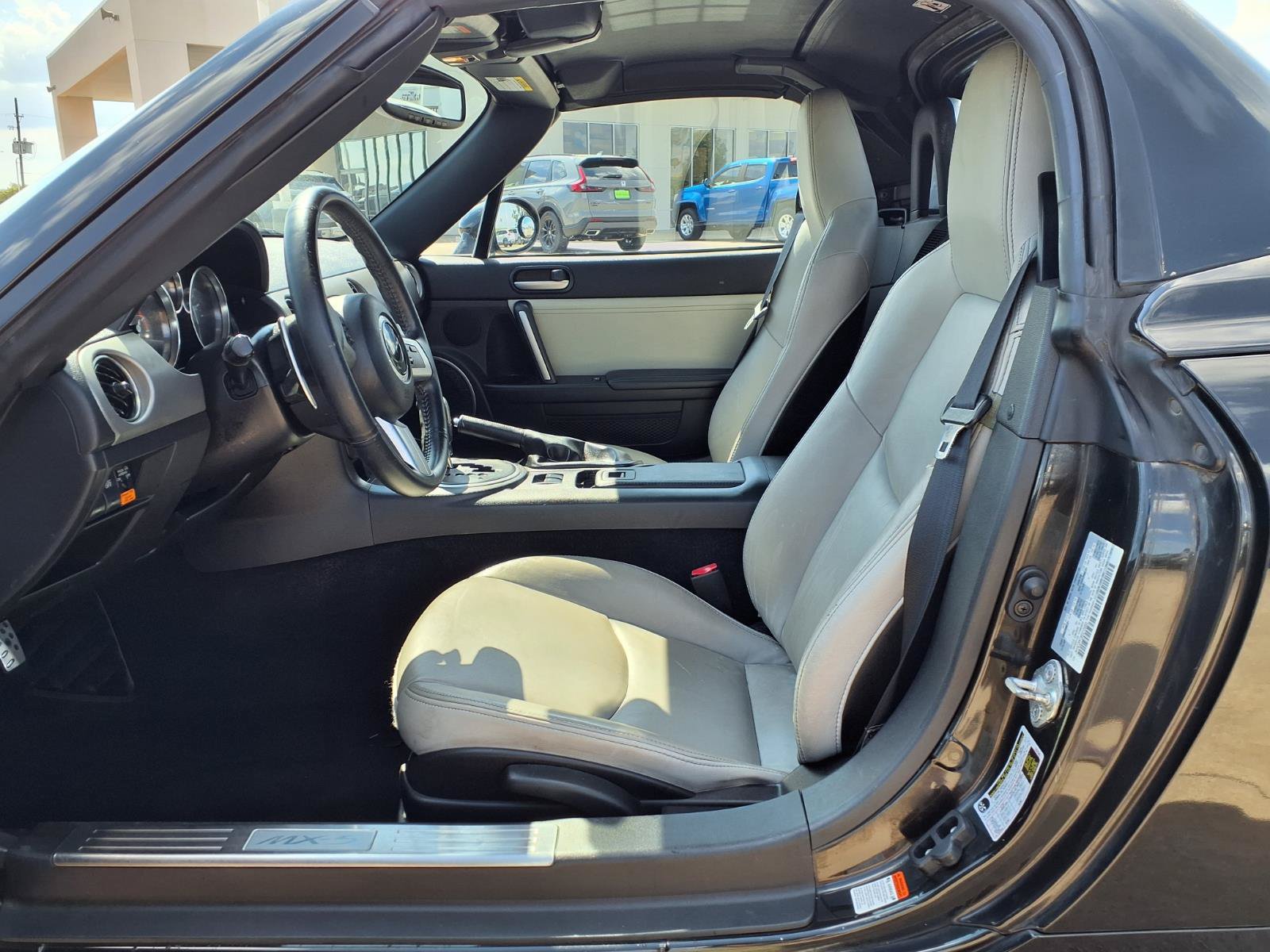 Used 2011 MAZDA MX-5 Miata Grand Touring RWD image 13