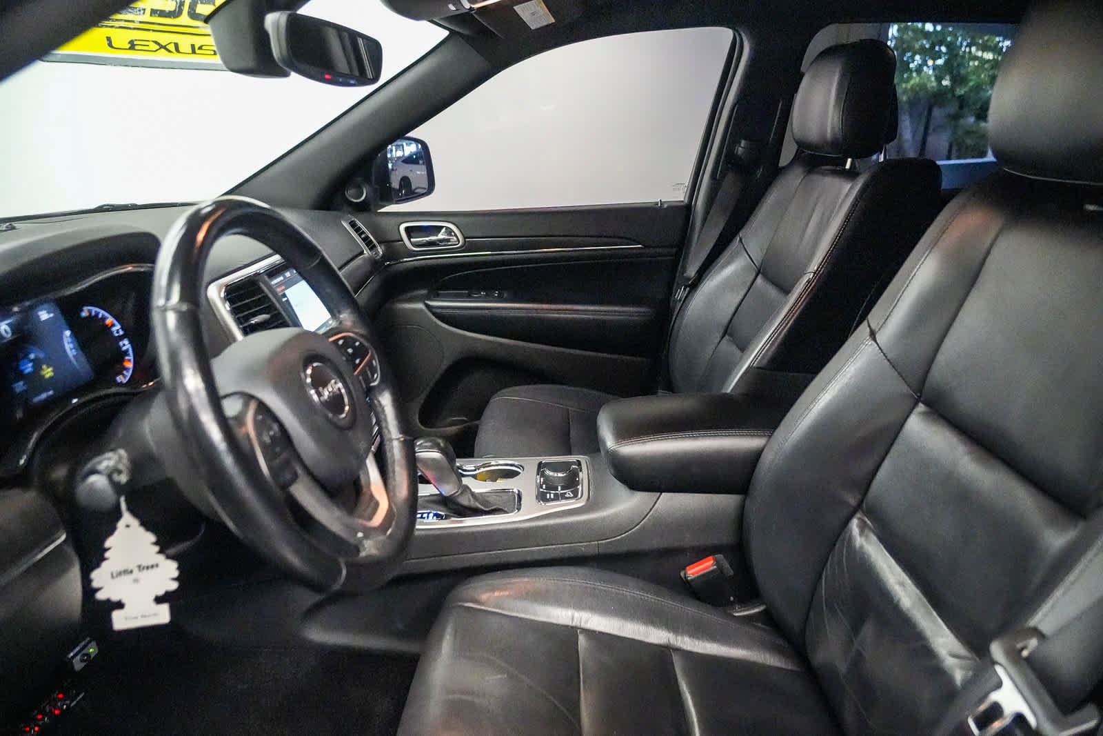 Used 2018 Jeep Grand Cherokee Limited AWD/4WD image 17