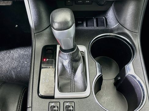Used 2017 Toyota Highlander XLE FWD image 25