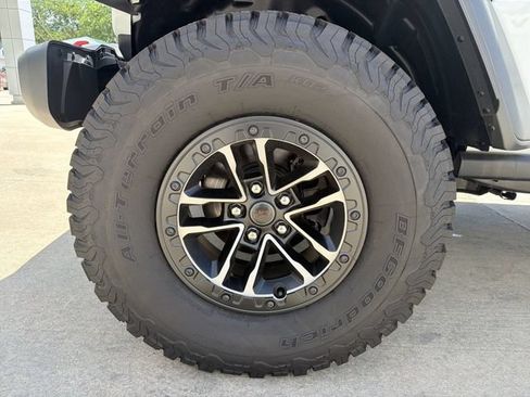 Used 2024 Jeep Wrangler Unlimited Rubicon w/ XTREMEE 35" Tire Package AWD/4WD image 12