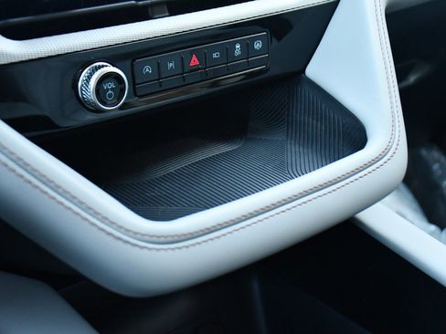 Used 2026 Ford Explorer Active w/ Active Comfort Package image 32