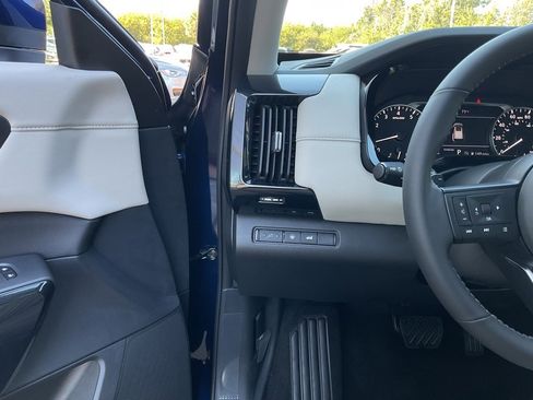 New 2025 Nissan Pathfinder SV image 24