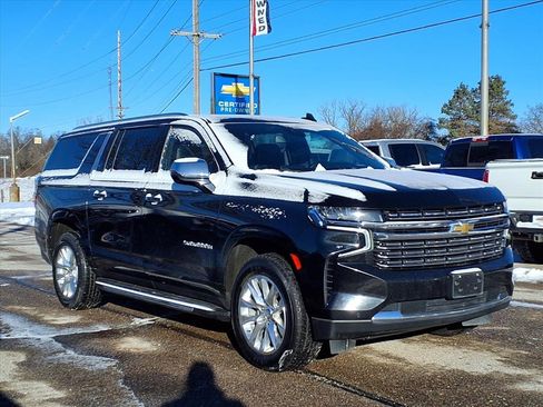 Used 2023 Chevrolet Suburban Premier image 3