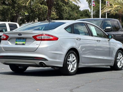 Used 2016 Ford Fusion SE FWD image 3