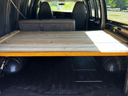 Used 2015 Chevrolet Express 2500 RWD image 26