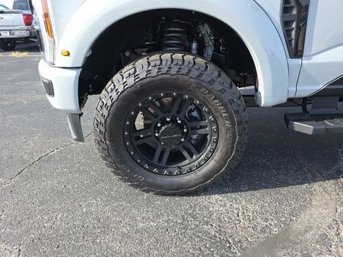 New 2026 Ford F250 Lariat w/ Black Appearance Package image 9