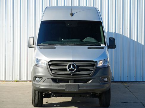 Used 2023 Mercedes-Benz Sprinter 2500 image 36